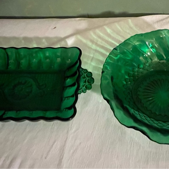 Anchor Hocking Emerald Green Glass Diamond Ruffle Candy Dish Bowl & Vanity tray - Picture 2 of 9